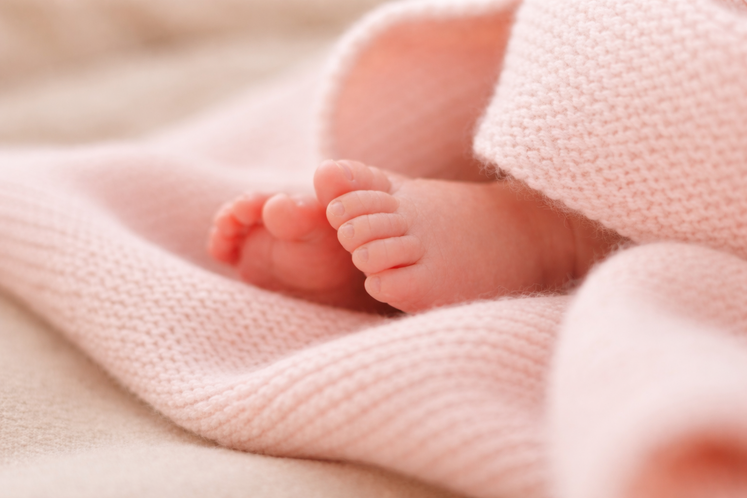 Couverture bébé : comment choisir la matière, la taille et la sécurité