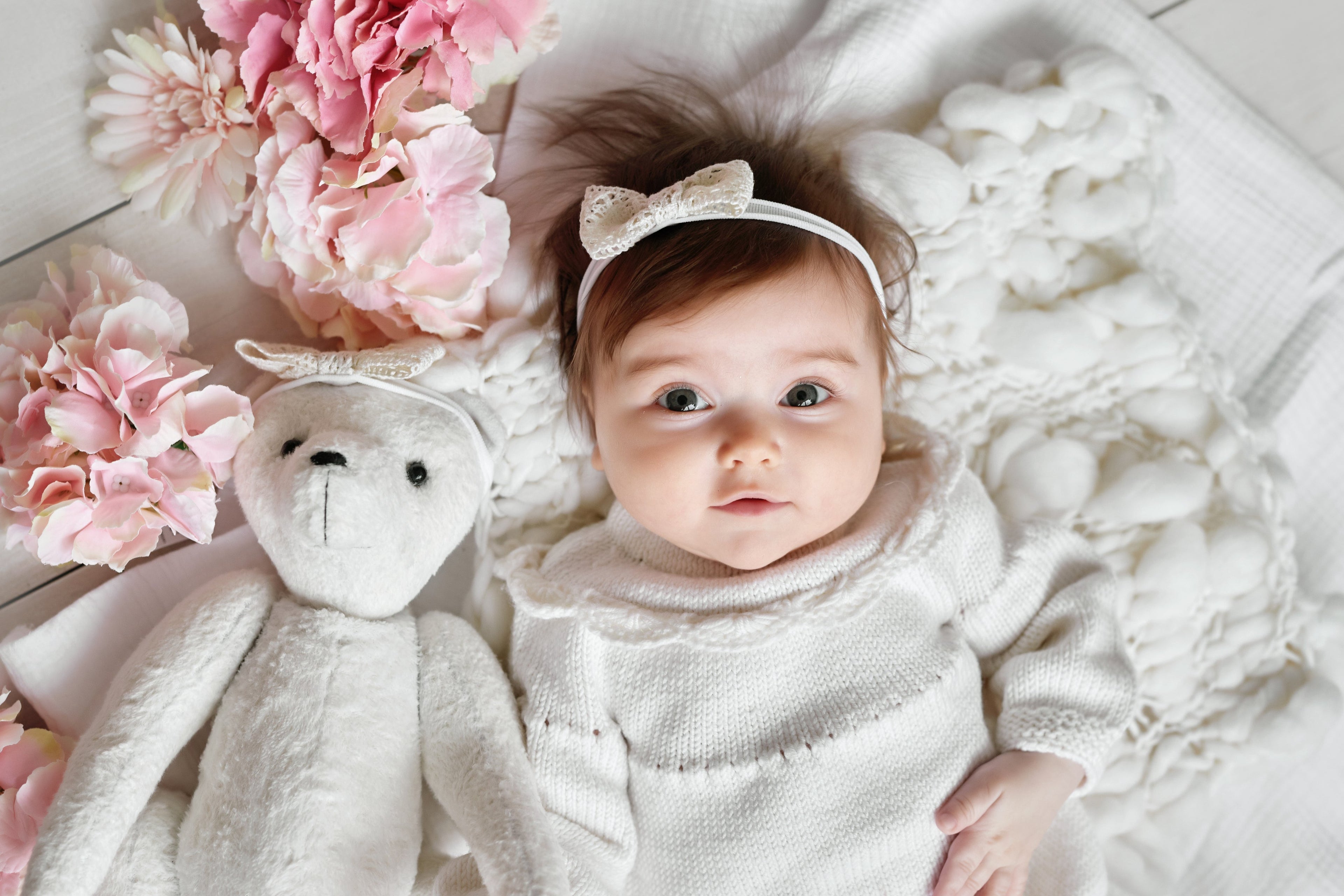 Guide de la layette bébé : histoire, trousseau de naissance et essentiels