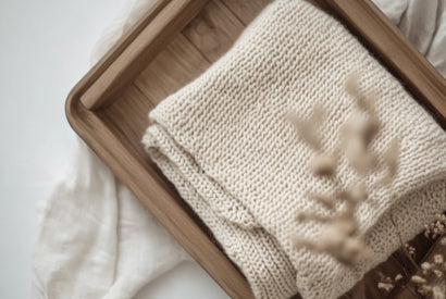 Couverture tricot pour bébé : le guide ultime pour choisir la matière idéale 