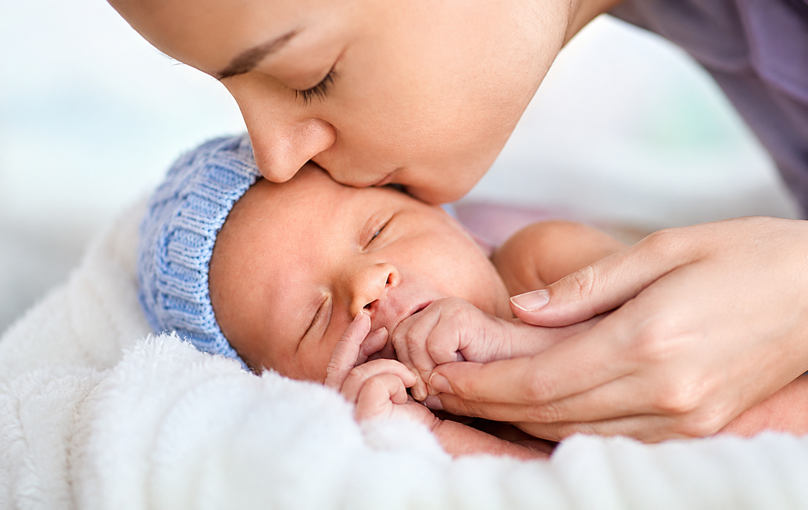 Vêtements bébé prématuré : comment bien habiller un tout-petit selon la saison et le stade