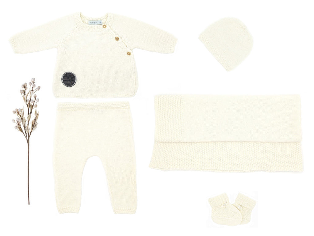 Trousseau préma complet Félicité écru en laine mérinos avec brassière, pantalon, couverture, bonnet et chaussons