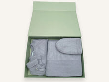 Enxoval de bebé Bonheur: casaquinho, manta, gorro e carapins em lã merino