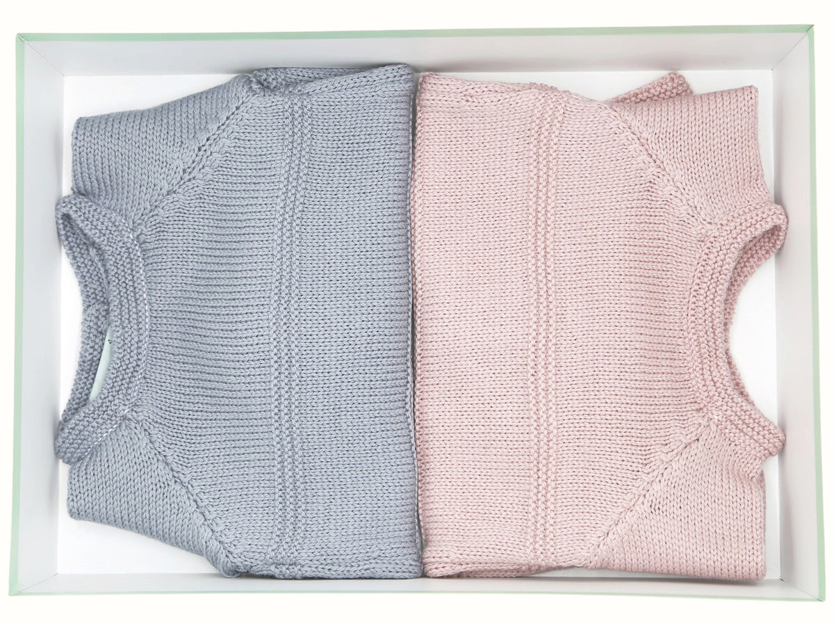 Geschenkset Strickjäckchen für Neugeborene - Complicité - gris-bleu et rose