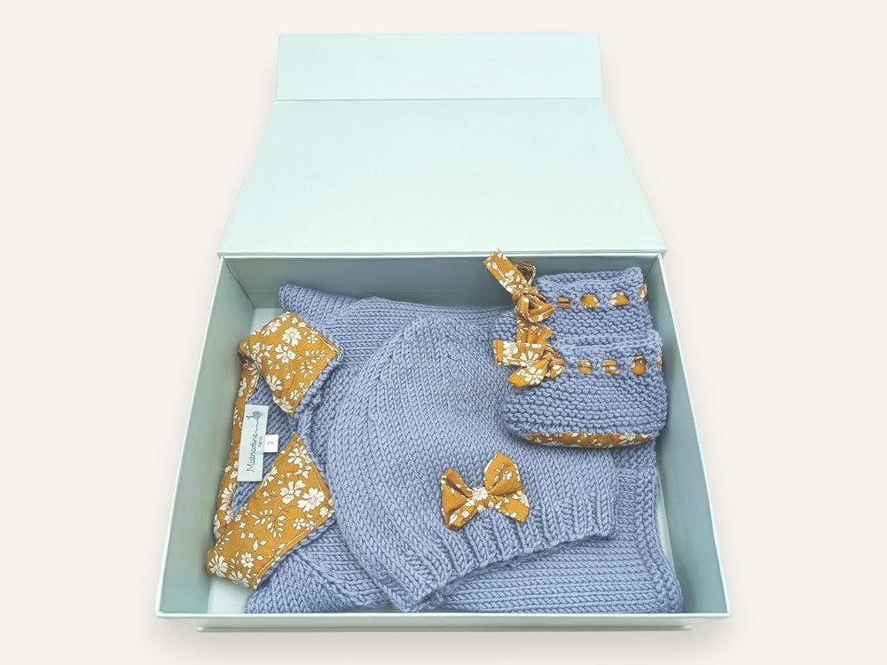 Ensemble bébé Ninon en laine mérinos bleu dans son coffret, Made in France