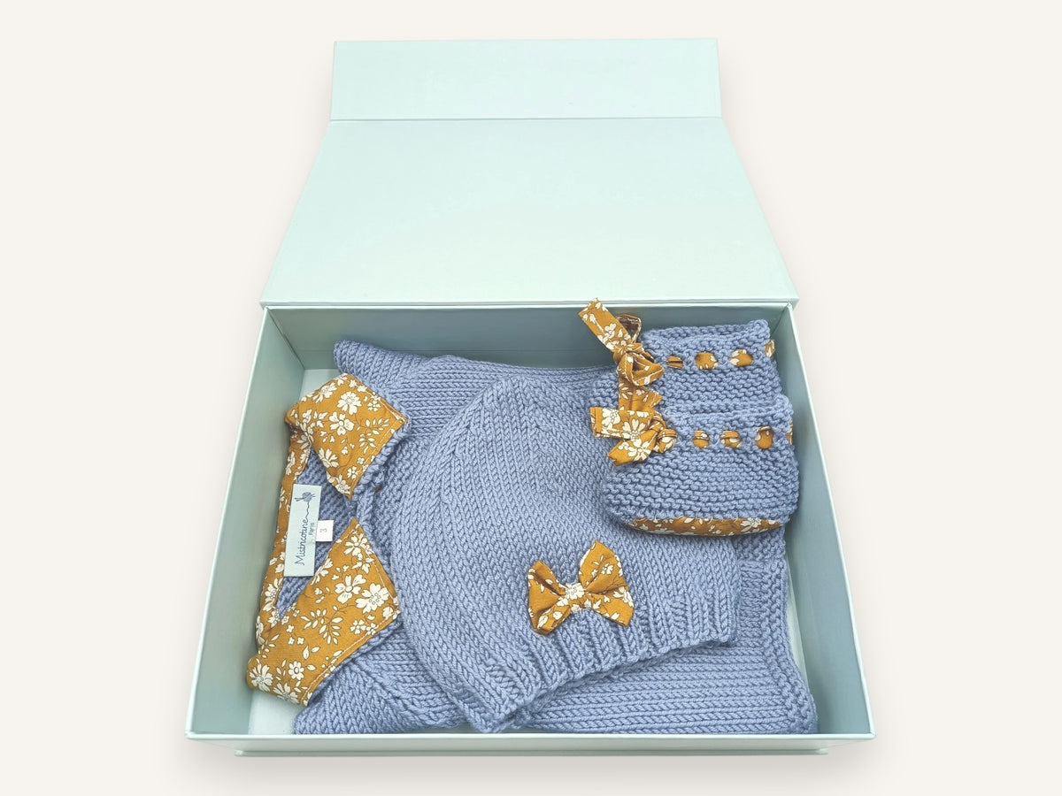 Baby-Set Ninon – Babyjacke, Mütze und Schühchen aus Merinowolle