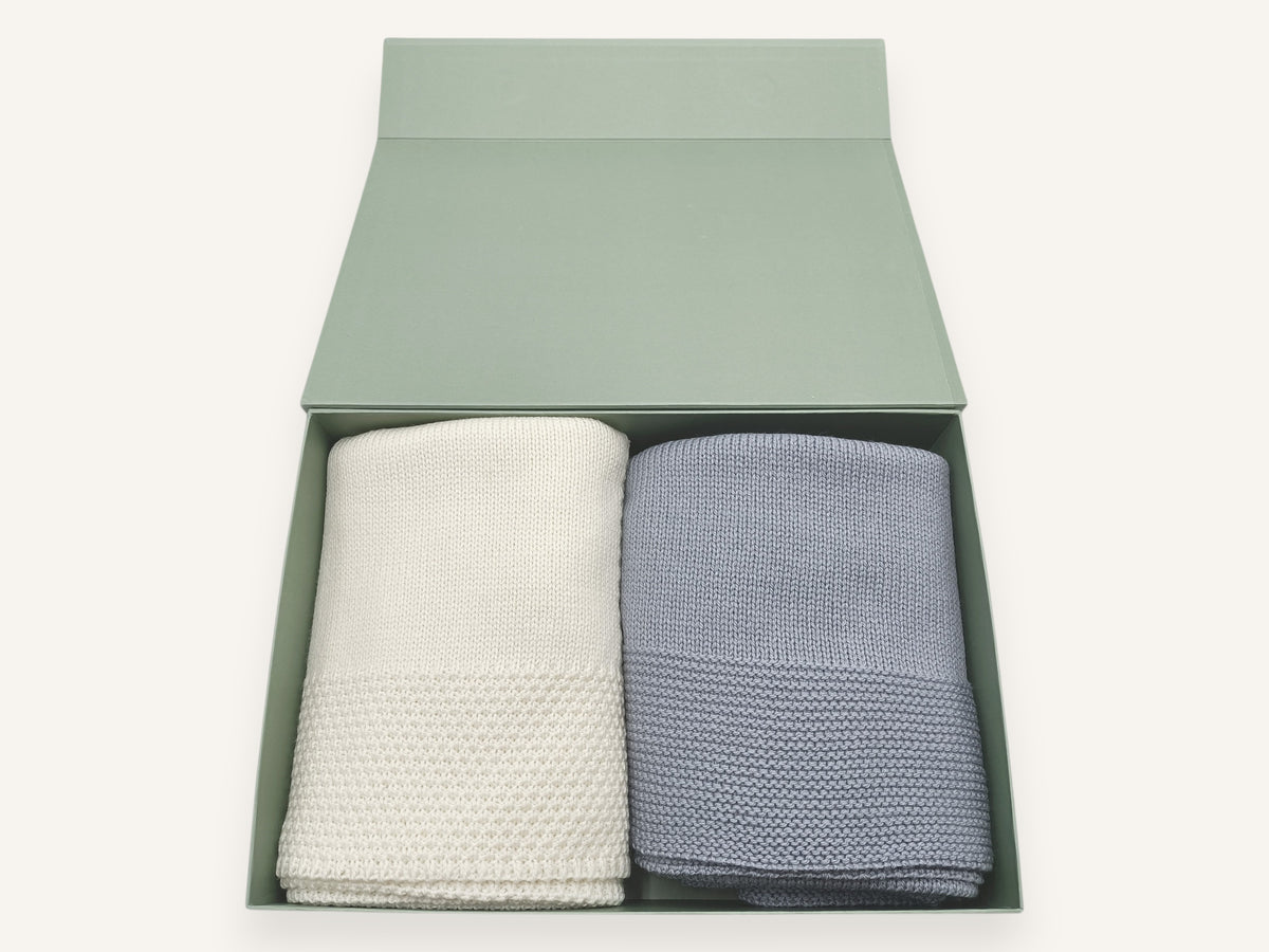Geschenkset zwei Babydecken - Choupis - gris-bleu et écru