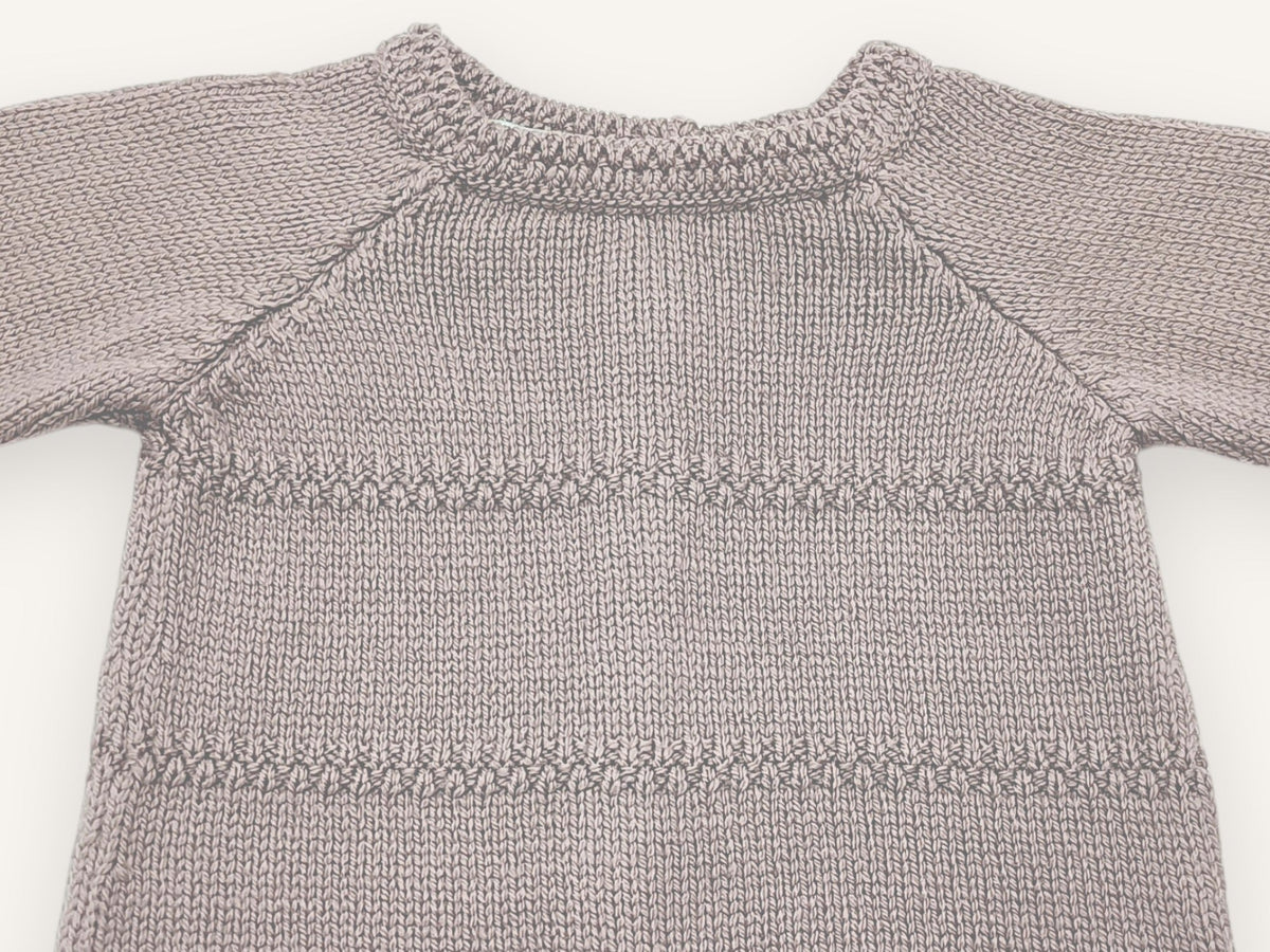 Close-up of the double moss stitch neckline and raglan sleeves of the taupe Zouzou preemie cardigan