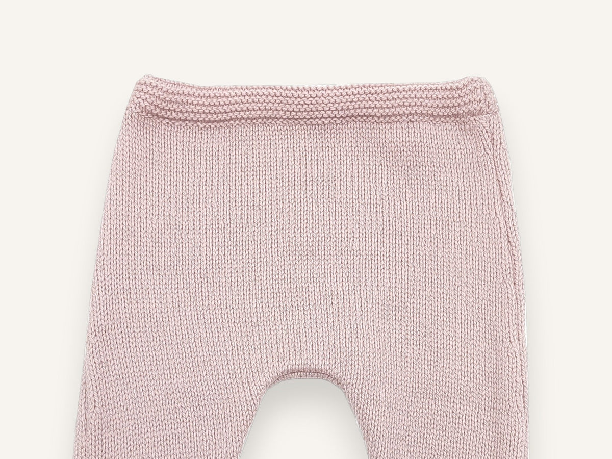Close-up of the garter stitch waistband and jersey knit of the pink Chachou baby trousers