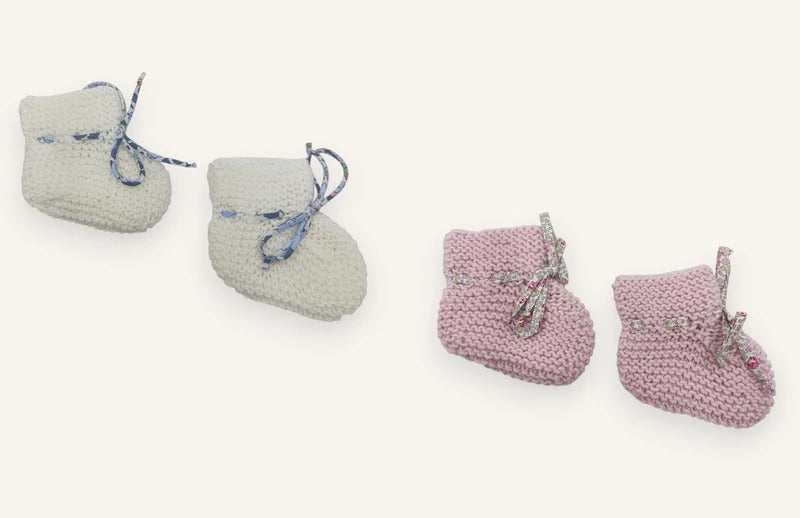 Baby-Erstausstattung: Geschenkset Babyschühchen aus Merinowolle - rose et blanc