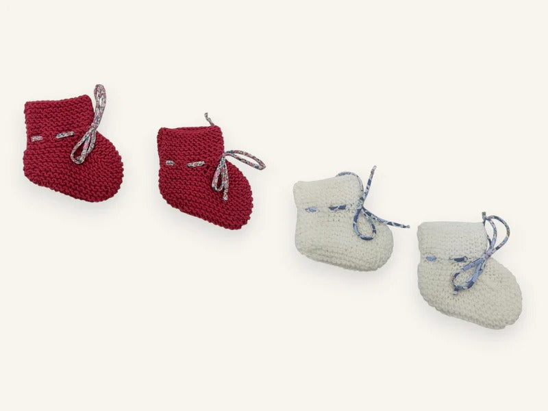 Baby-Erstausstattung: Geschenkset Babyschühchen aus Merinowolle - framboise et blanc