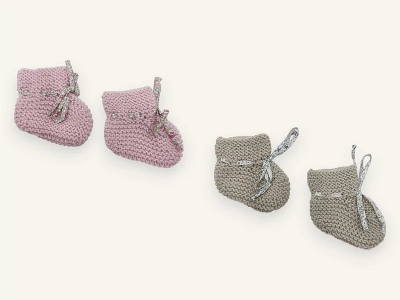 Baby-Erstausstattung: Geschenkset Babyschühchen aus Merinowolle - beige et rose