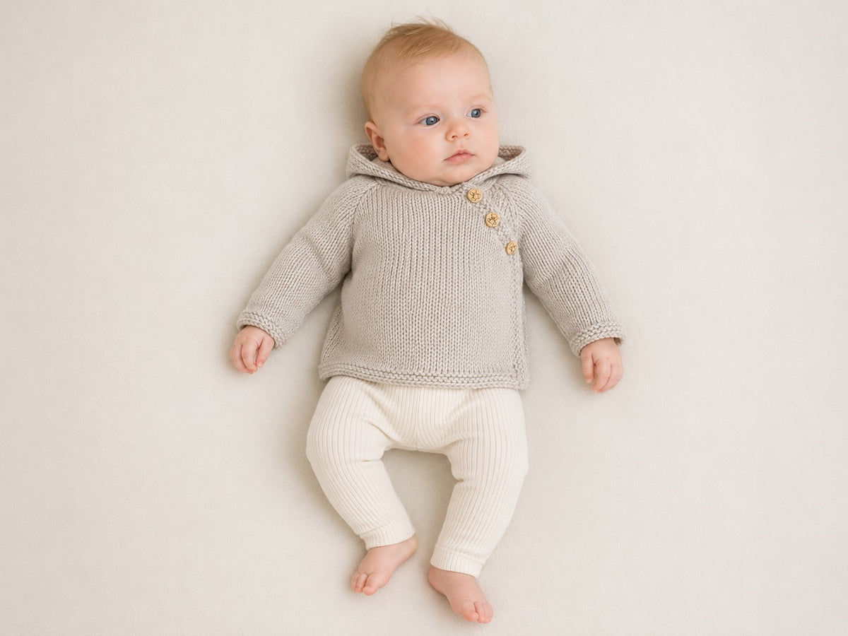 Babyjasje met capuchon Nono – babyuitzet merinowol