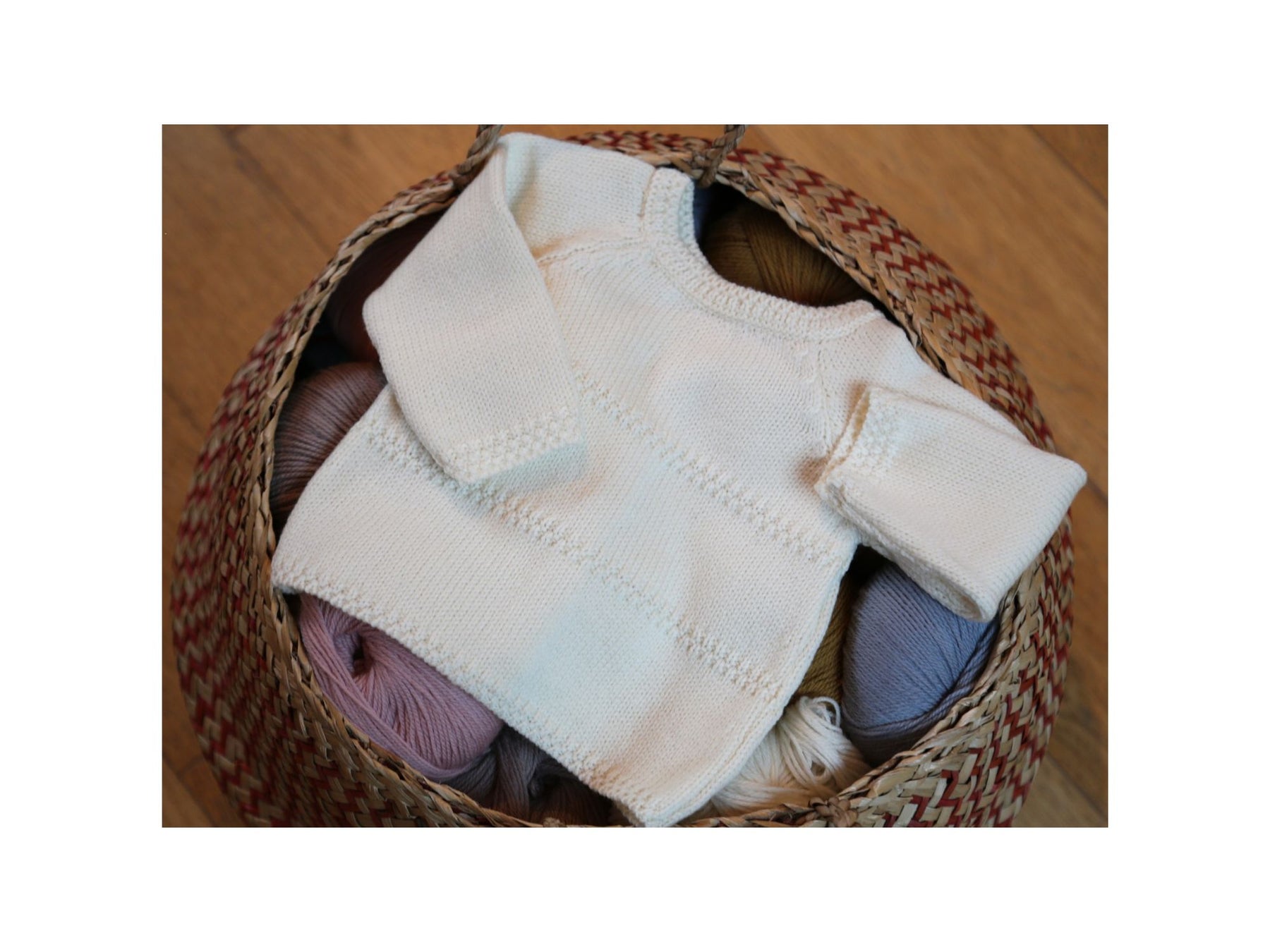 Brassière bébé en laine mérinos écru, tricotée en France