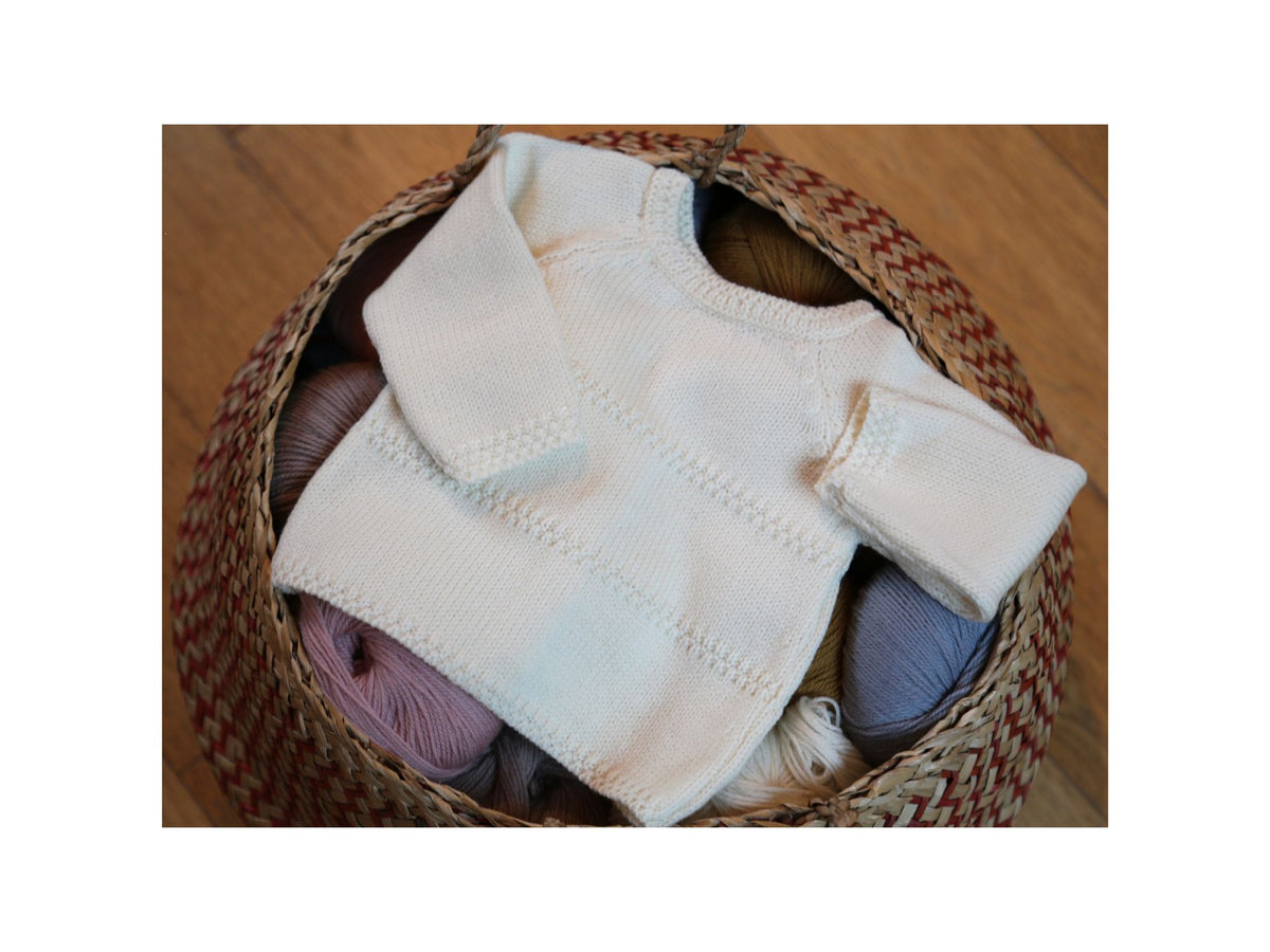 Brassière pour bébé prématuré en laine mérinos écru, tricotée en France