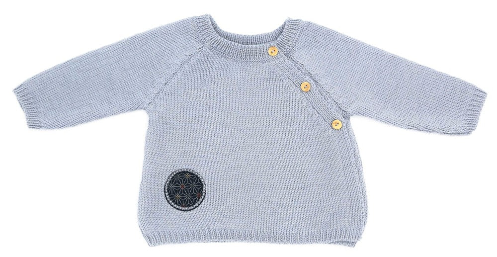 Brassière pour prématuré en laine mérinos gris-bleu, tricotée en France