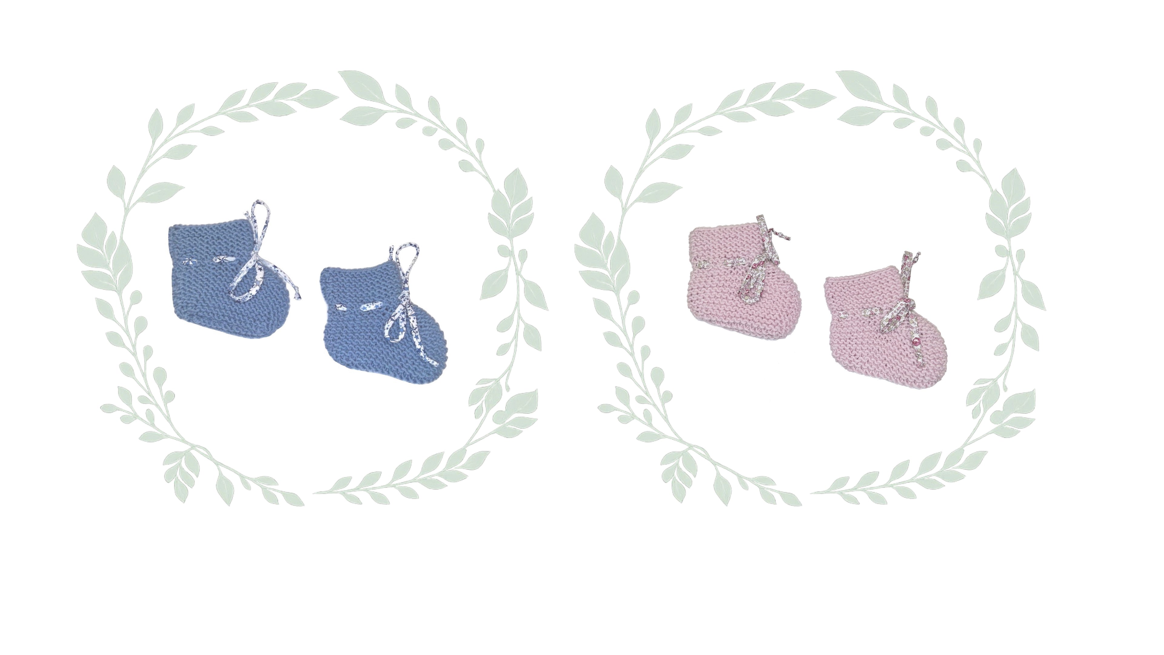 coffret de deux paires de chaussons pour bébés en laine mérinos bleu et rose tricotés en point mousse