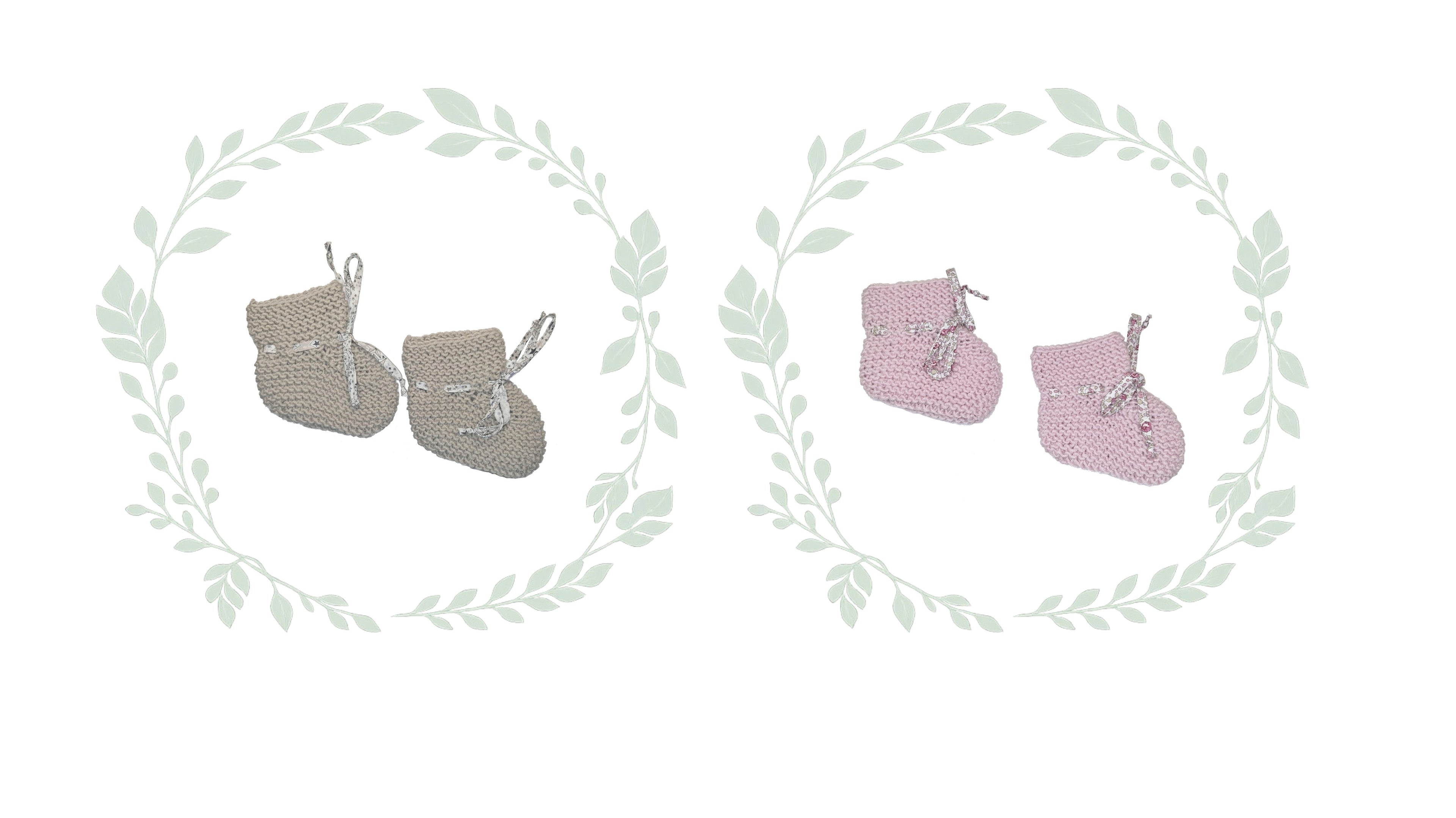 coffret de deux paires de chaussons pour bébés en laine mérinos rose et beige tricotés en point mousse
