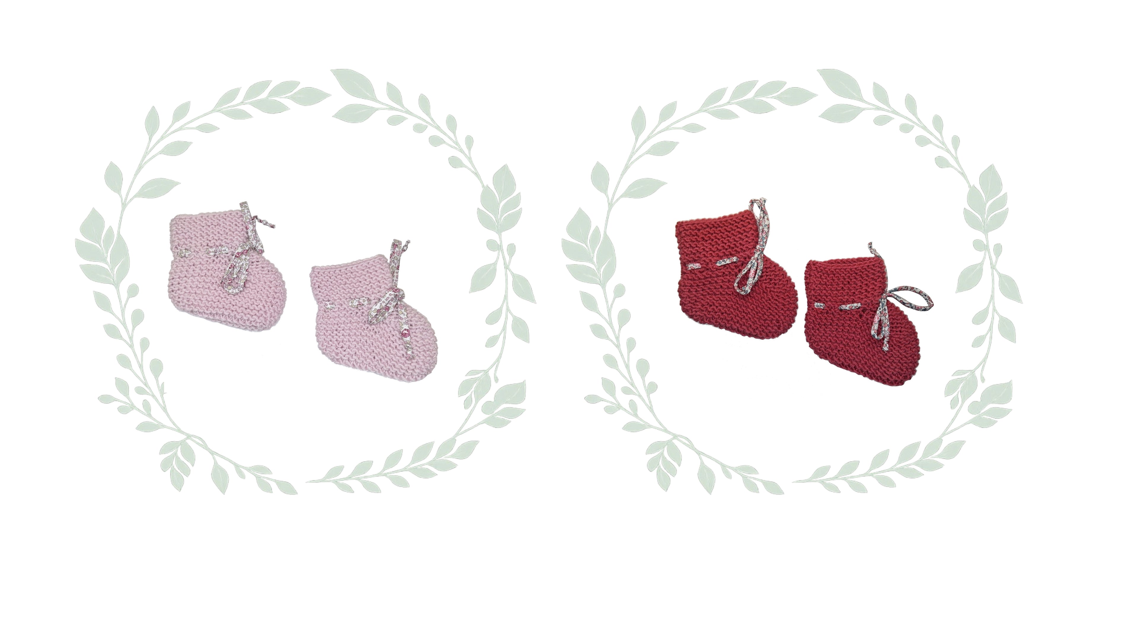 coffret de deux paires de chaussons pour bébés en laine mérinos rose et framboise tricotés en point mousse