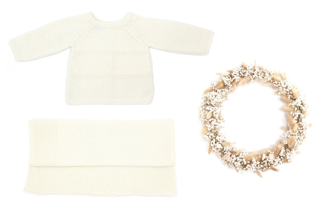 Coffret naissance ecru avec une brassière et  une couverture, tricotés en laine mérinos. Made in France