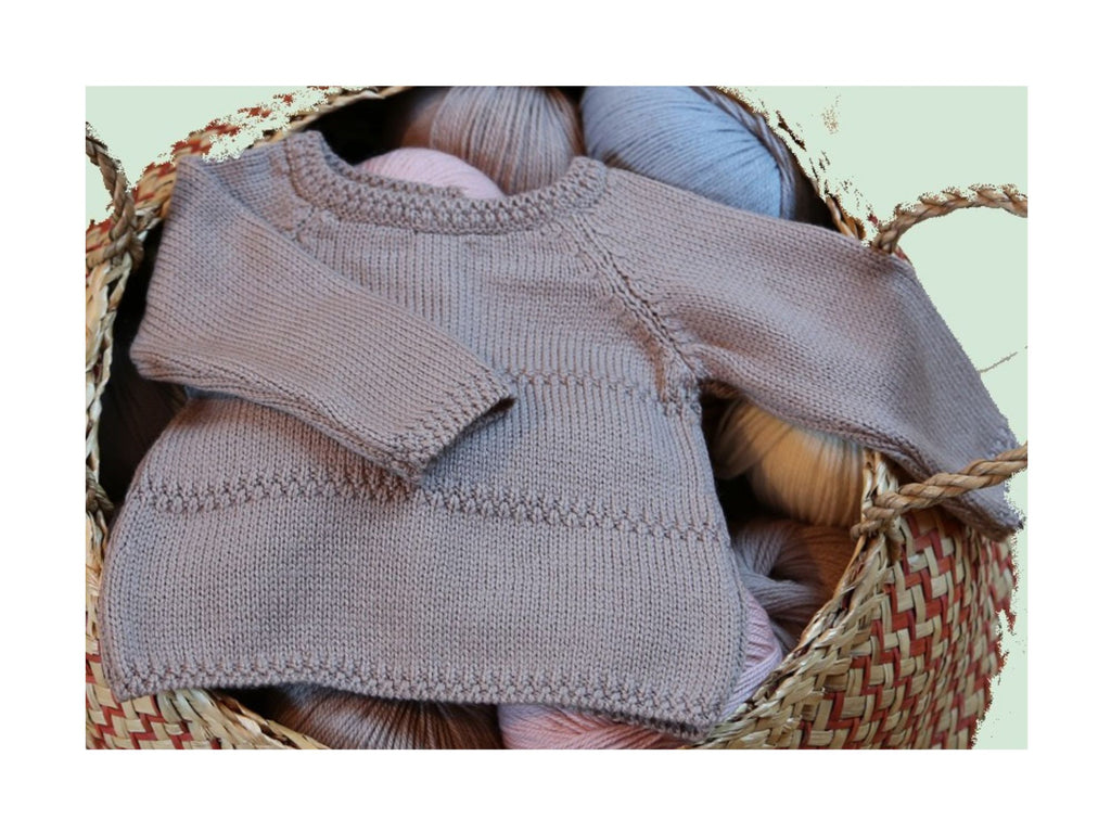 Brassière bébé en laine mérinos taupe, tricotée en France