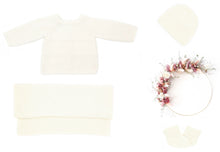 trousseau prématuré en laine mérinos écru comprenant brassière couverture bonnet et chaussons tricotés en France